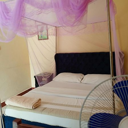 Pross Residence Masindi Kültér fotó